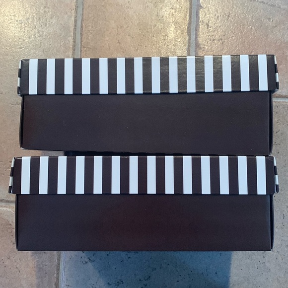 2 Henri Bendel Gift Boxes and Ribbon - Picture 6 of 10